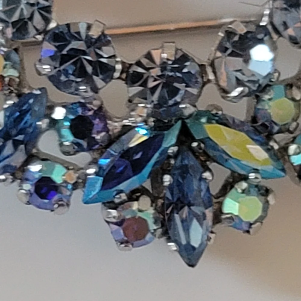 Vintage Signed Sherman Blue Aurora Borealis Rhinestone Wreath Brooch Canada